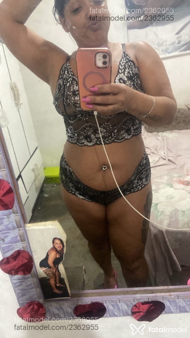 Acompanhante mulher morena (o) de olhos pretos - Pimentah