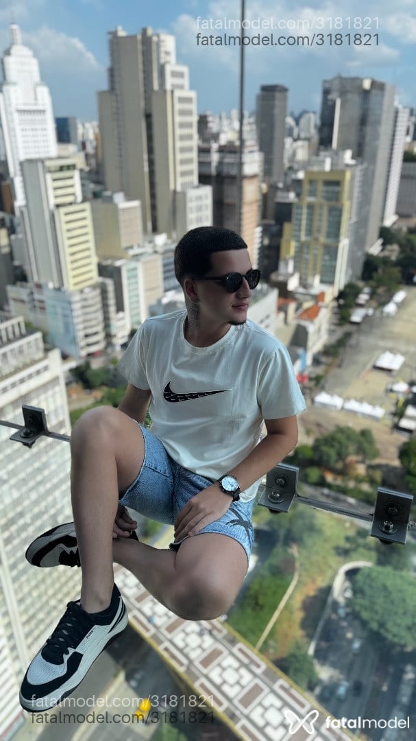 Acompanhante homem morena (o) de olhos castanhos - Yurii Acompanhante homem morena (o) de olhos castanhos - Yurii