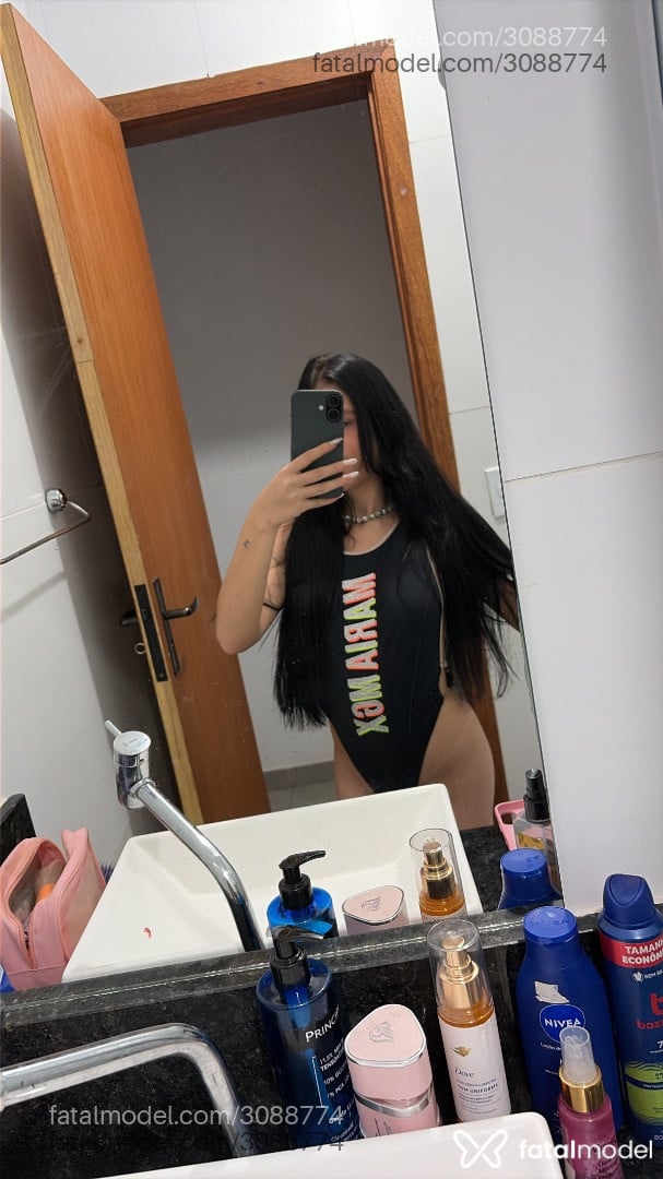 Acompanhante mulher morena (o) de olhos castanhos - Karina