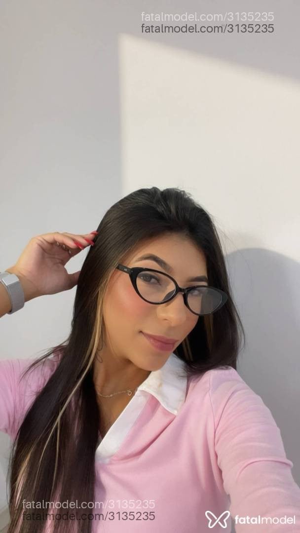 Acompanhante mulher com cabelo castanho de olhos castanhos - Nathyy