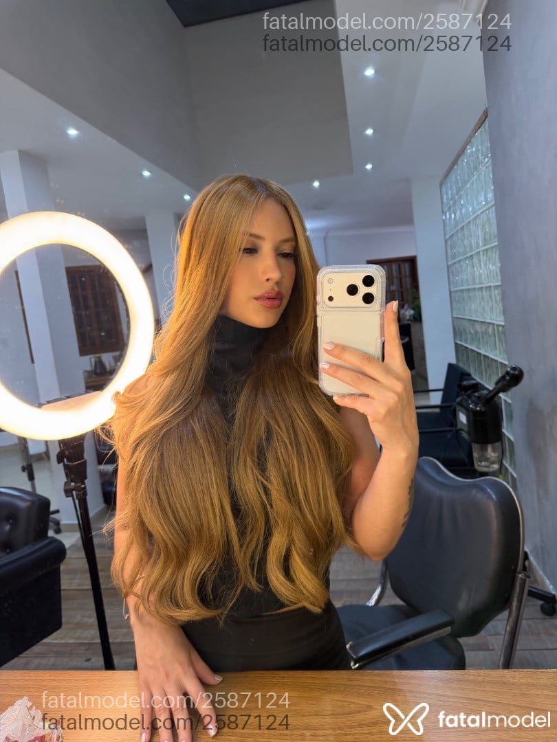 Acompanhante mulher loira (o) de olhos castanhos - Bia Perez