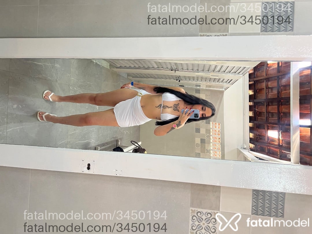 Acompanhante mulher morena (o) de olhos pretos - Lohayne