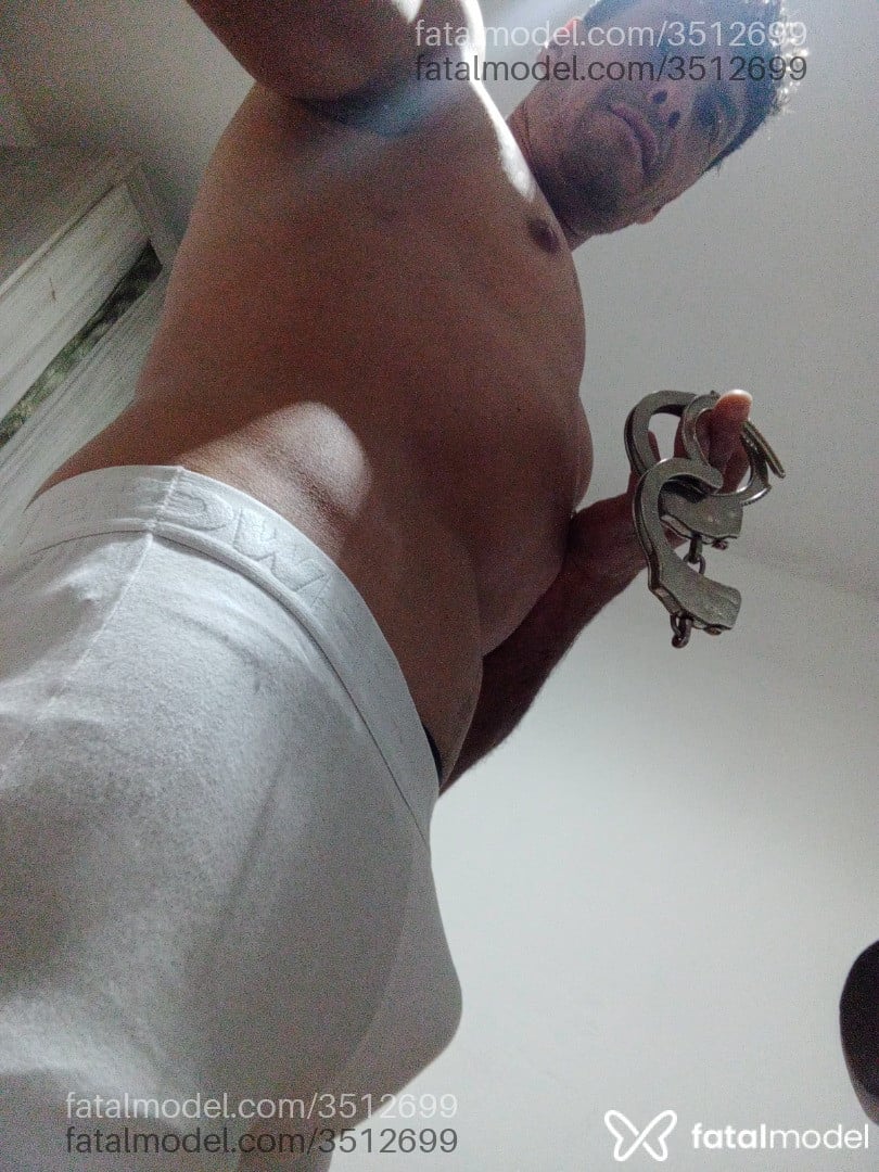 Acompanhante homem morena (o) de olhos castanhos - Guilherme