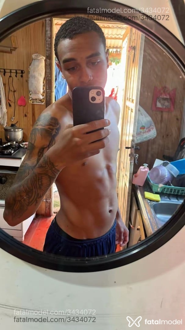 Acompanhante homem morena (o) de olhos verdes - Diego