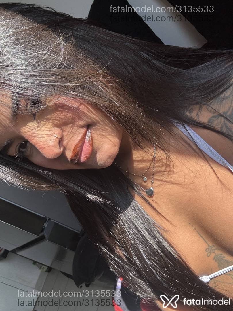 Acompanhante mulher com cabelo castanho de olhos castanhos - Hadassah Oliver