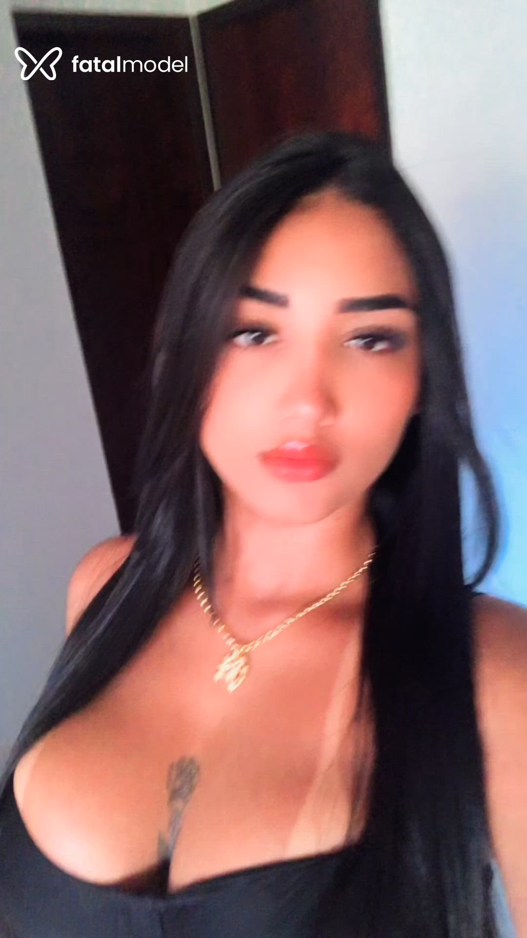 Acompanhante mulher morena (o) de olhos castanhos - Adrines Acompanhante mulher morena (o) de olhos castanhos - Adrines