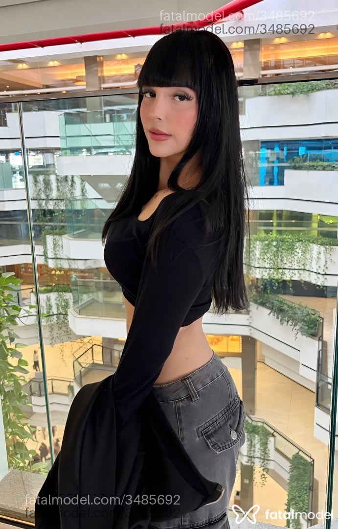 Acompanhante mulher morena (o) de olhos pretos - Japacama