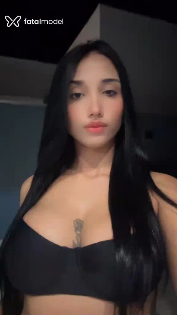 Acompanhante mulher morena (o) de olhos castanhos - Adrines Acompanhante mulher morena (o) de olhos castanhos - Adrines