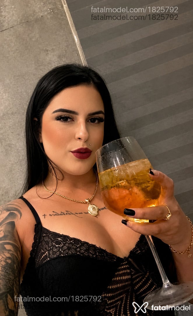 Acompanhante mulher com cabelo castanho de olhos castanhos - Laís Fontenelle
