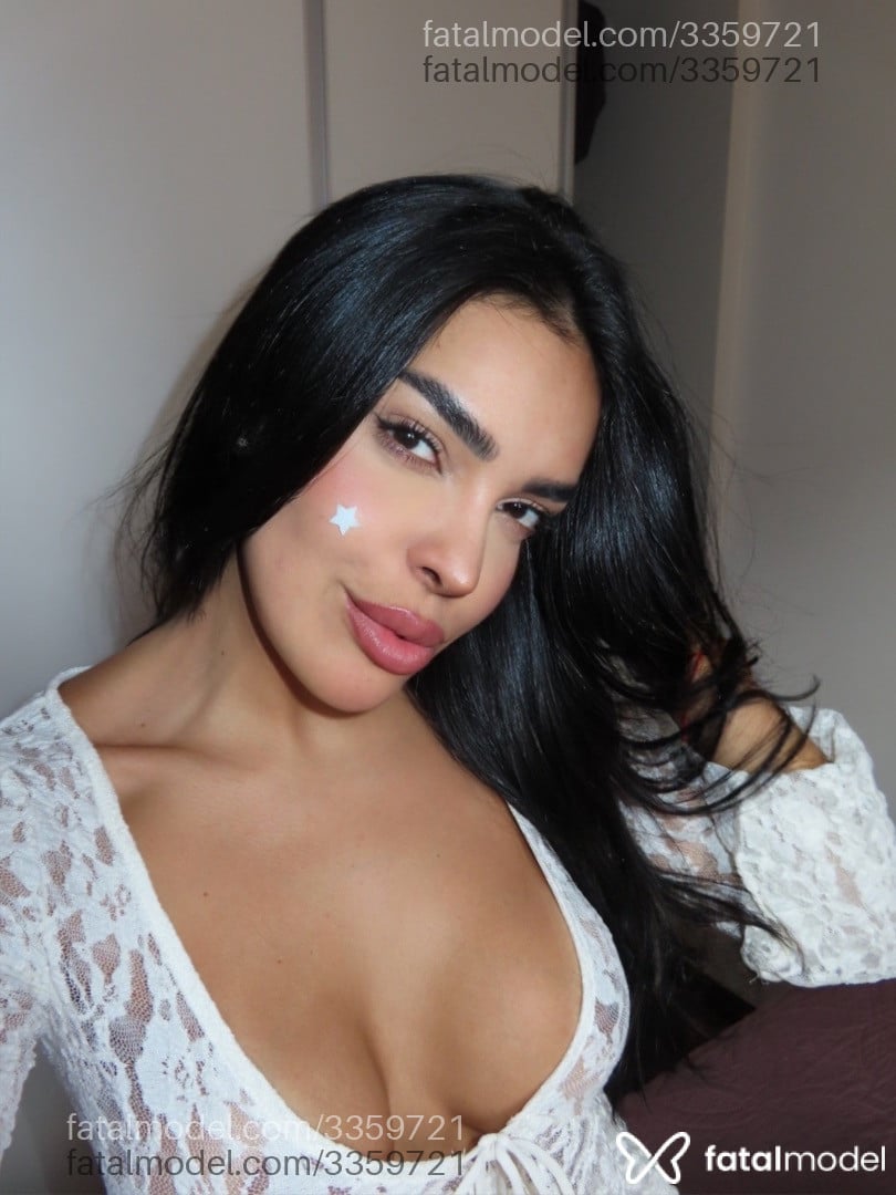 Acompanhante mulher morena (o) de olhos castanhos - Júlia