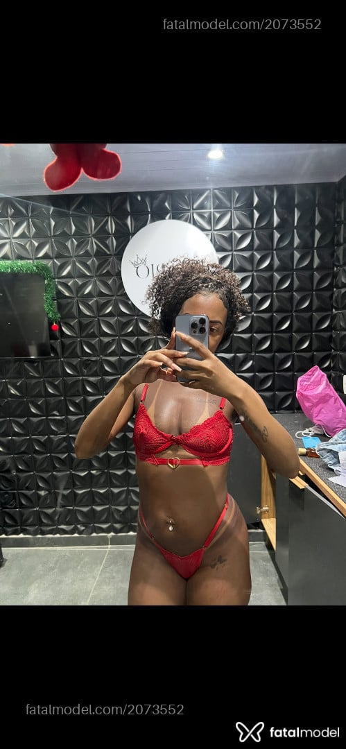 Acompanhante mulher com cabelo castanho de olhos pretos - Millena