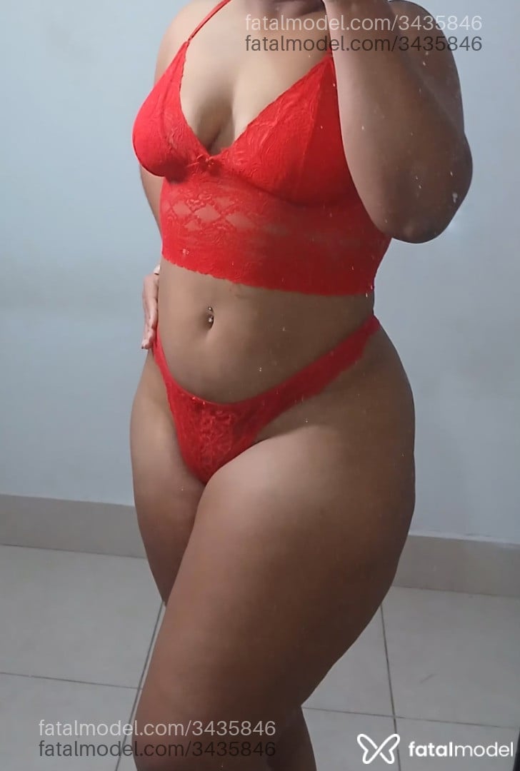 Acompanhante mulher com cabelo castanho de olhos castanhos - Priscila