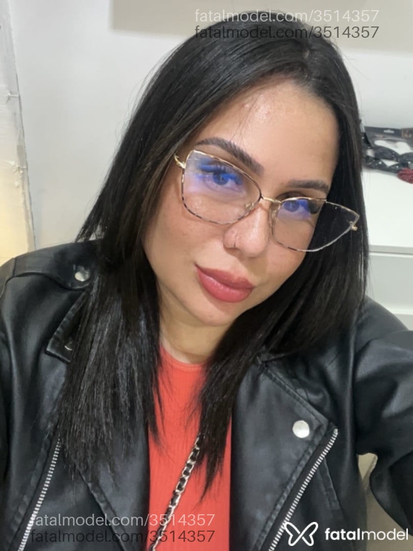 Acompanhante mulher com cabelo castanho de olhos castanhos - Lua Alves