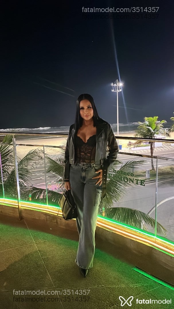 Acompanhante mulher com cabelo castanho de olhos castanhos - Lua Alves