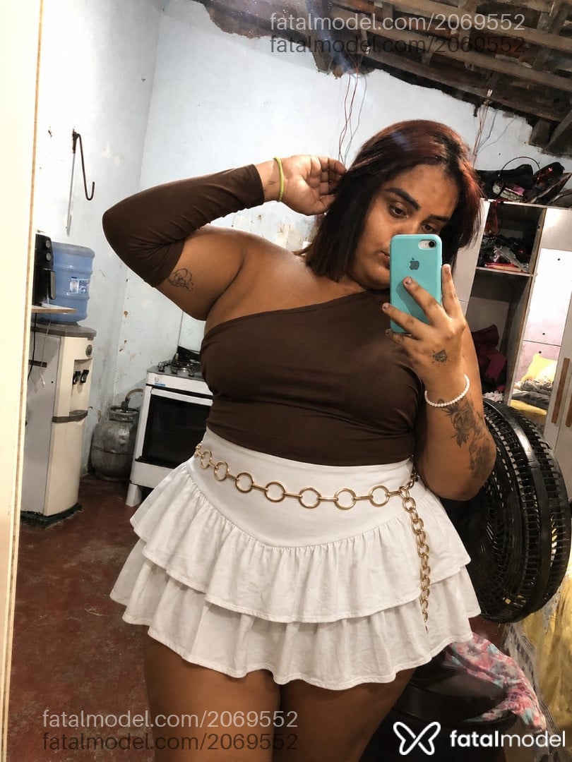 Acompanhante mulher trans morena (o) de olhos castanhos - Julia Brandão