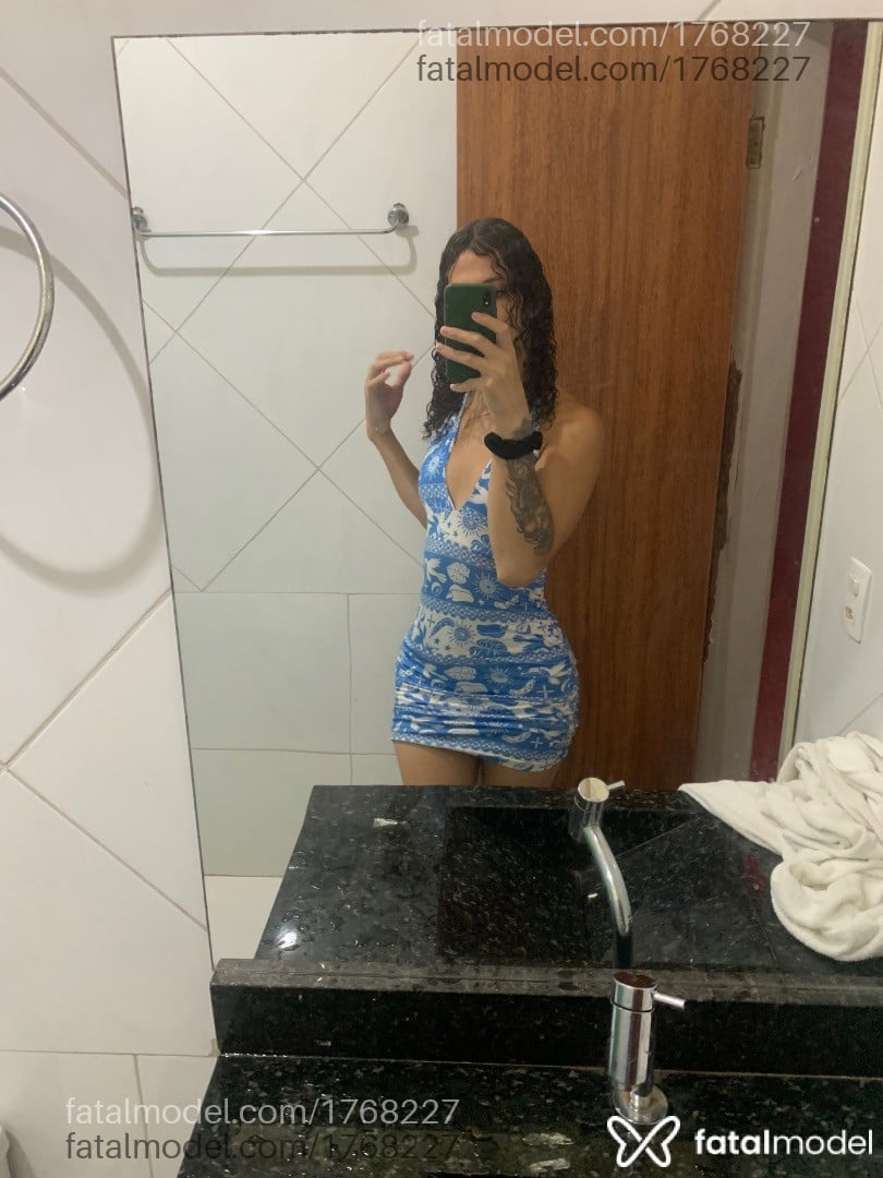Acompanhante mulher trans loira (o) de olhos castanhos - Jeniffer