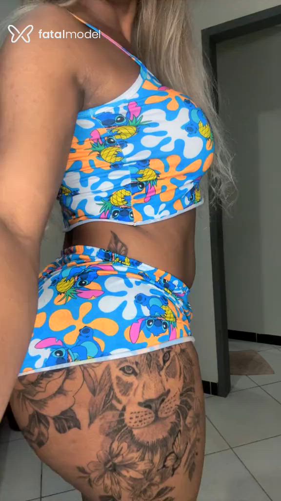 Acompanhante mulher trans loira (o) de olhos pretos - Sarah Liins