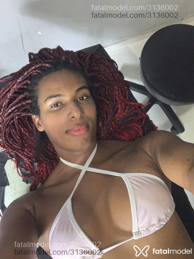 Acompanhante mulher trans morena (o) de olhos mel - Pérola