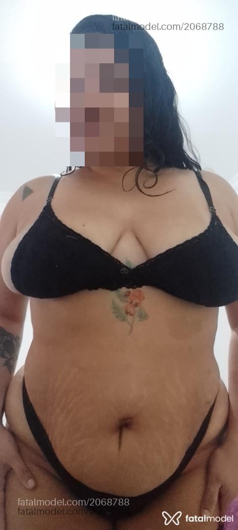 Acompanhante mulher com cabelo castanho de olhos castanhos - Amizinha Santa