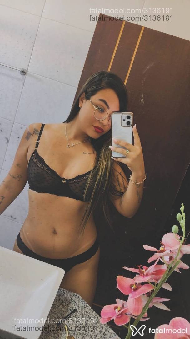 Acompanhante mulher morena (o) de olhos pretos - Alice Dias