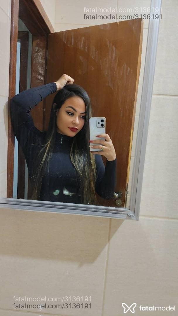 Acompanhante mulher morena (o) de olhos pretos - Alice Dias