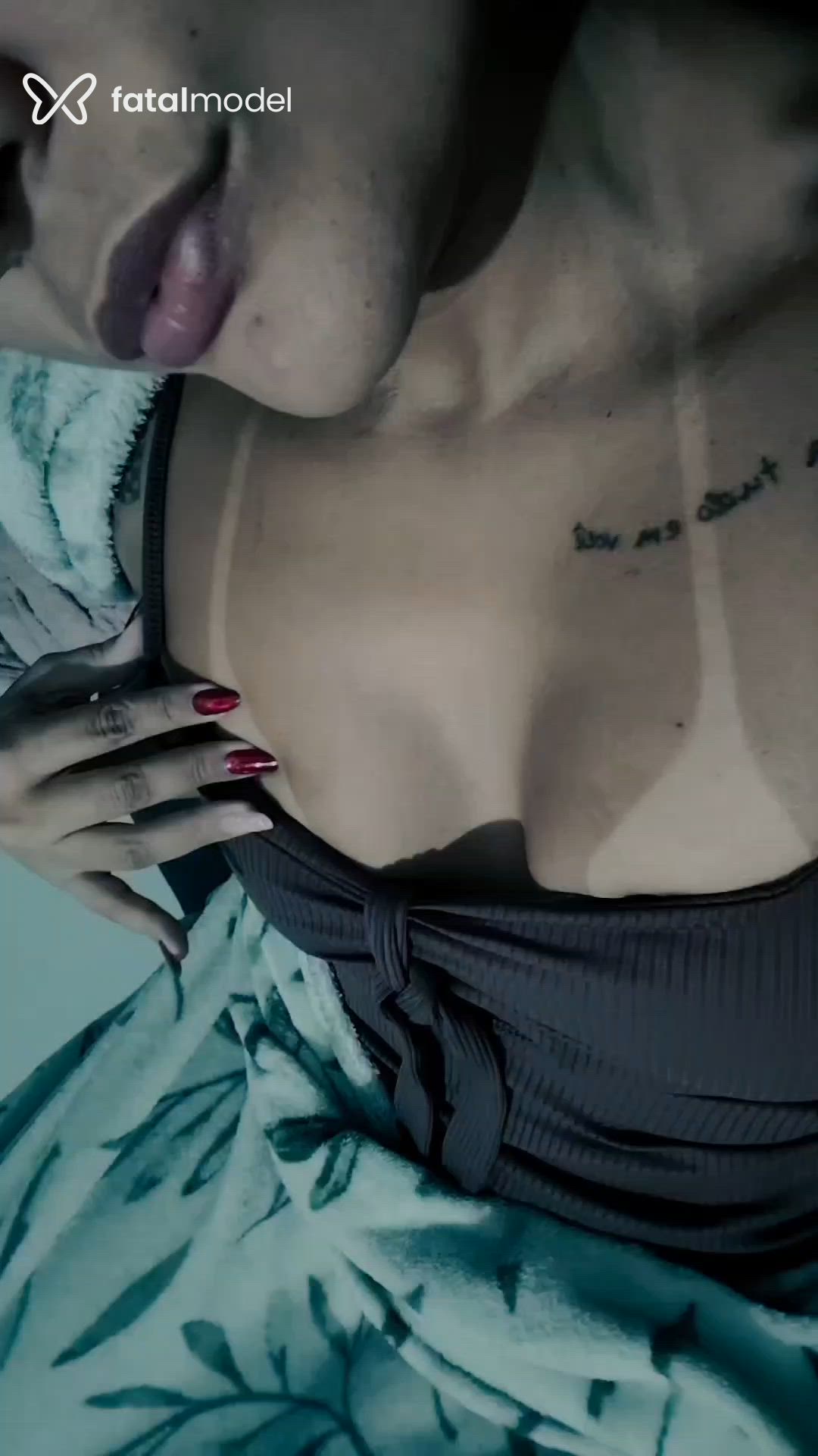 Acompanhante mulher morena (o) de olhos pretos - Alice Dias