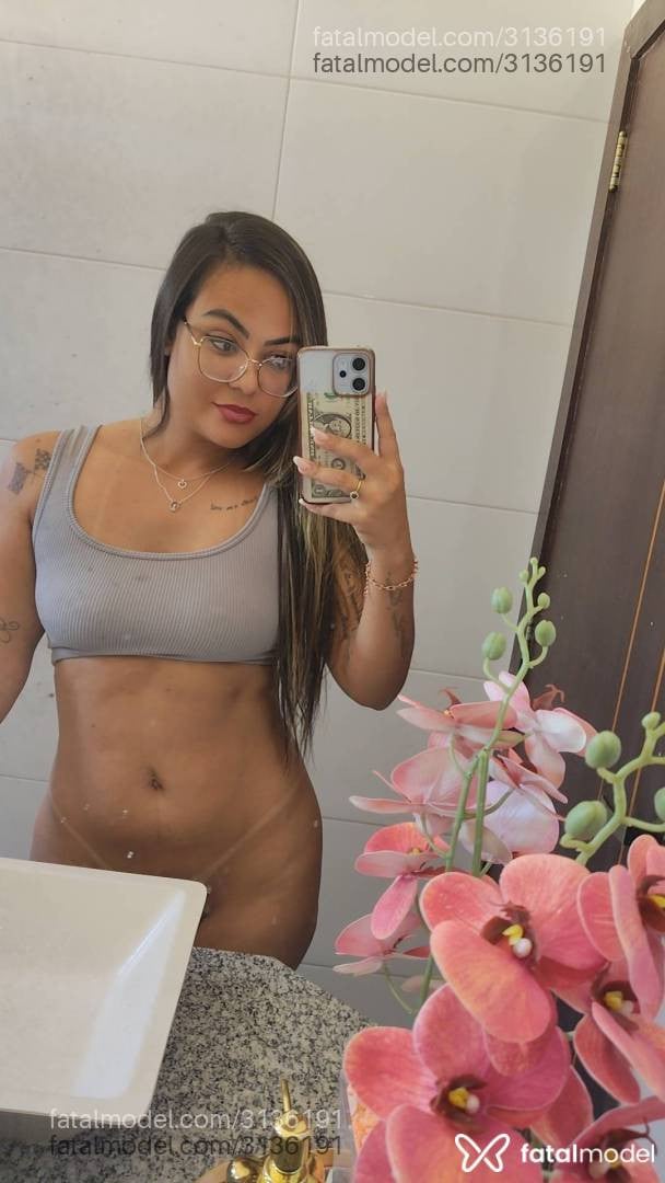 Acompanhante mulher morena (o) de olhos pretos - Lunna Bitencourt
