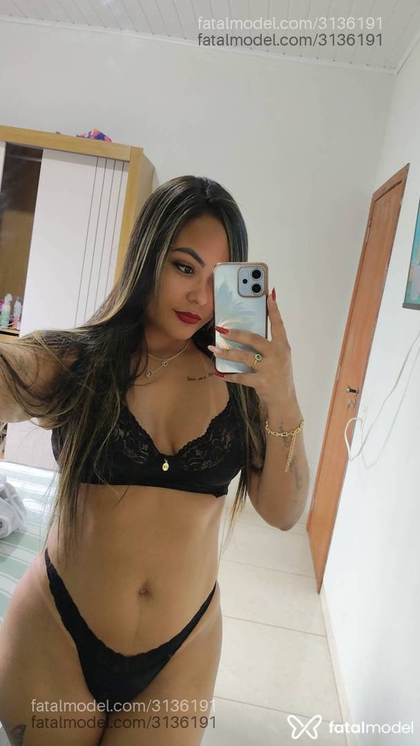 Acompanhante mulher morena (o) de olhos pretos - Alice Dias