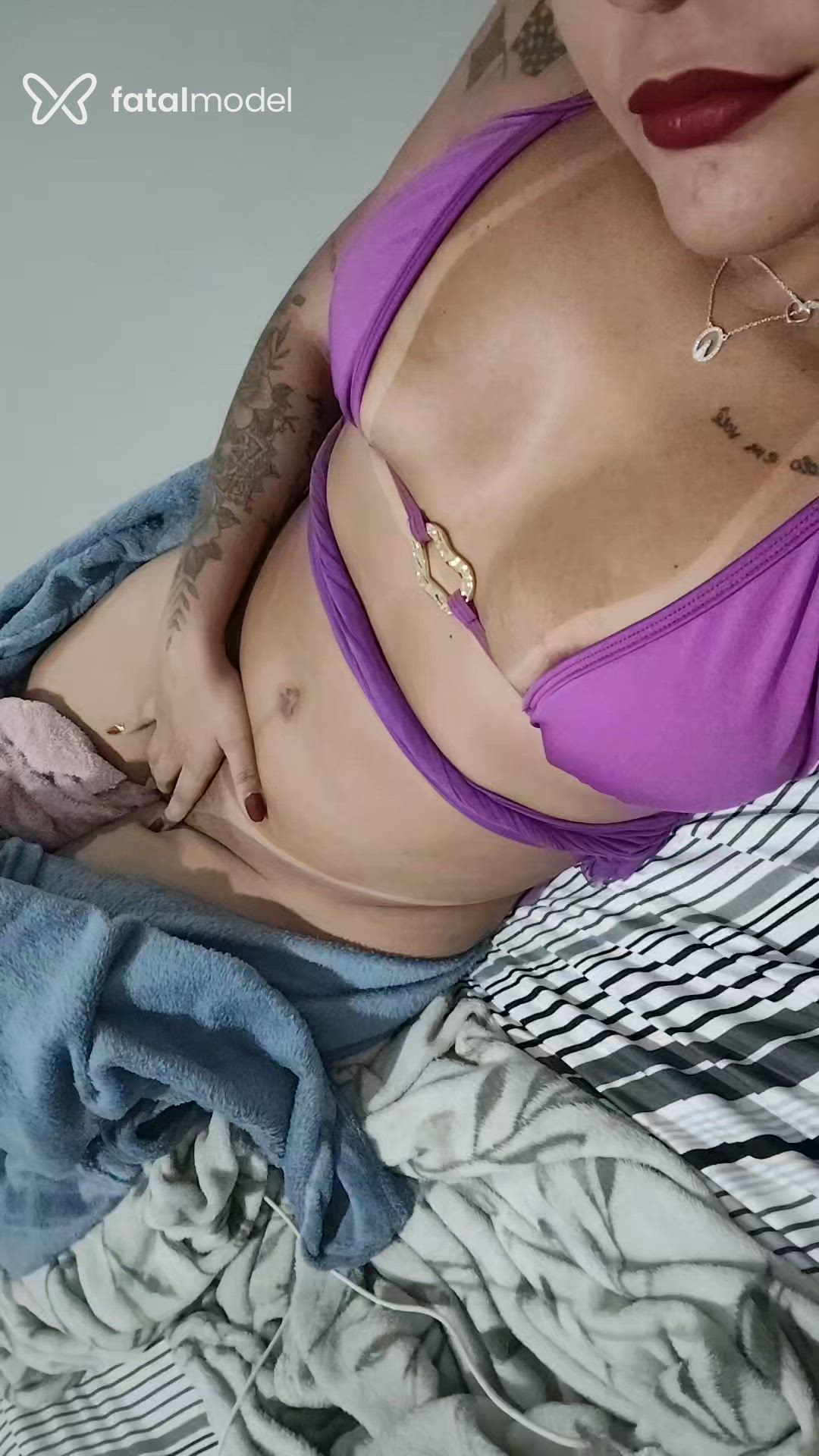 Acompanhante mulher morena (o) de olhos pretos - Alice Dias