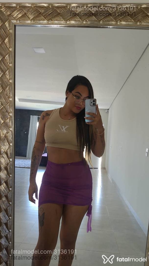 Acompanhante mulher morena (o) de olhos pretos - Alice Dias