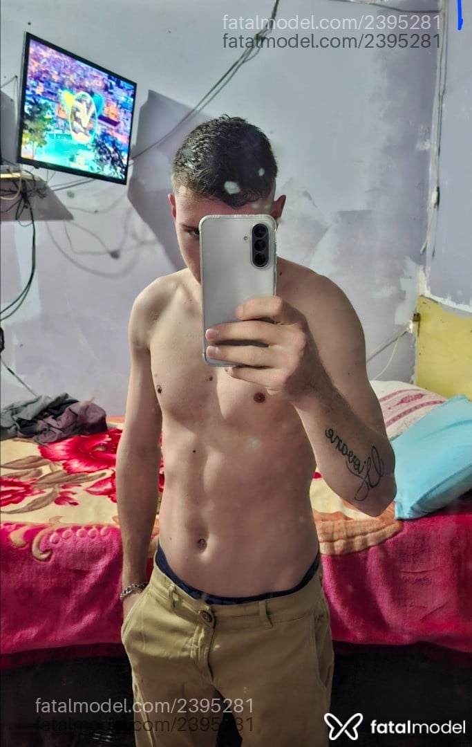 Acompanhante homem loira (o) de olhos verdes - Thiaguinho