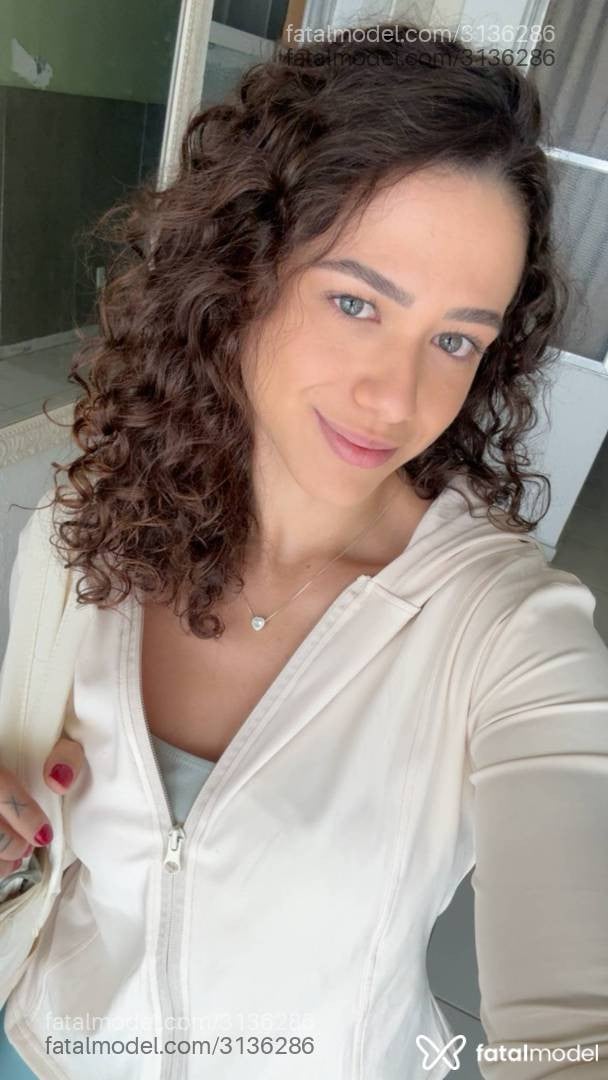 Acompanhante mulher com cabelo castanho de olhos verdes em Rio de Janeiro - Miaastrix