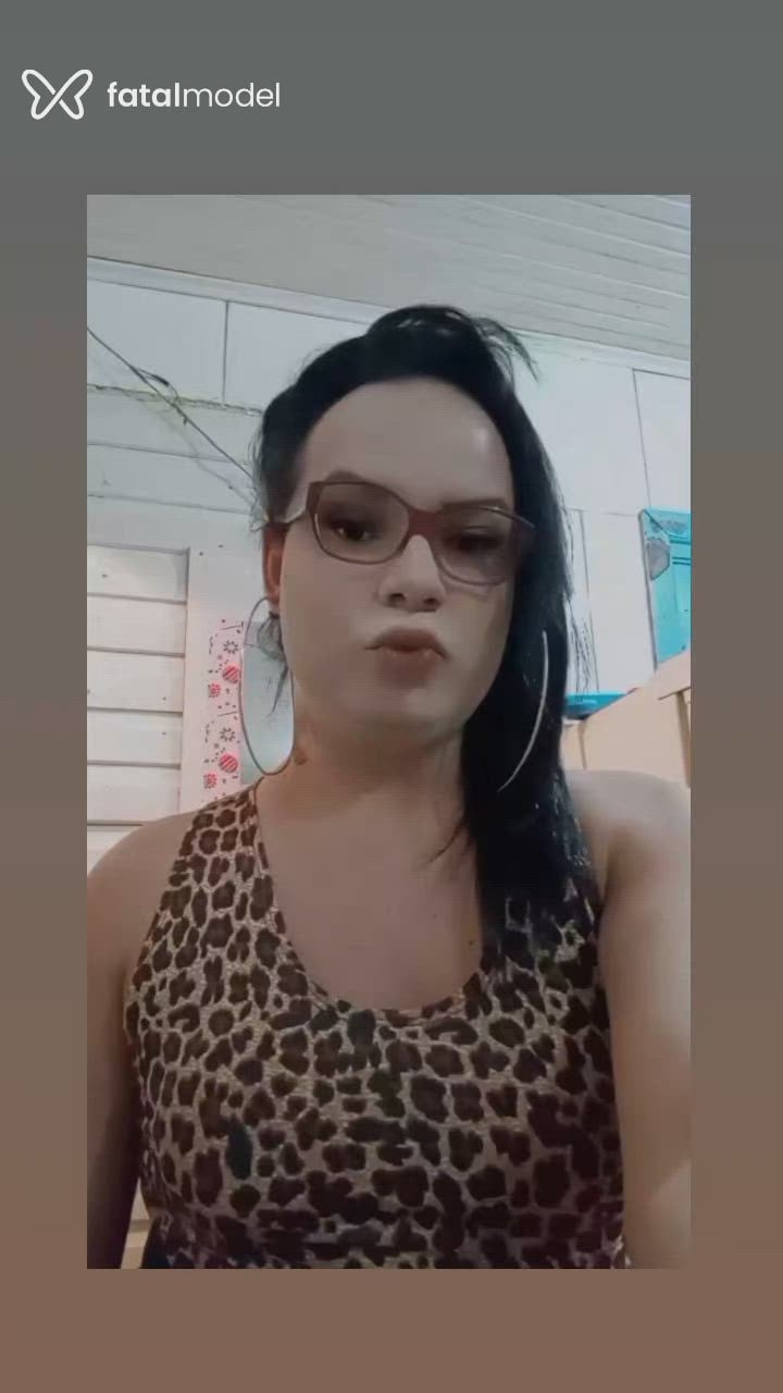 Acompanhante mulher trans morena (o) de olhos pretos - Suh Oliveira Acompanhante mulher trans morena (o) de olhos pretos - Suh Oliveira