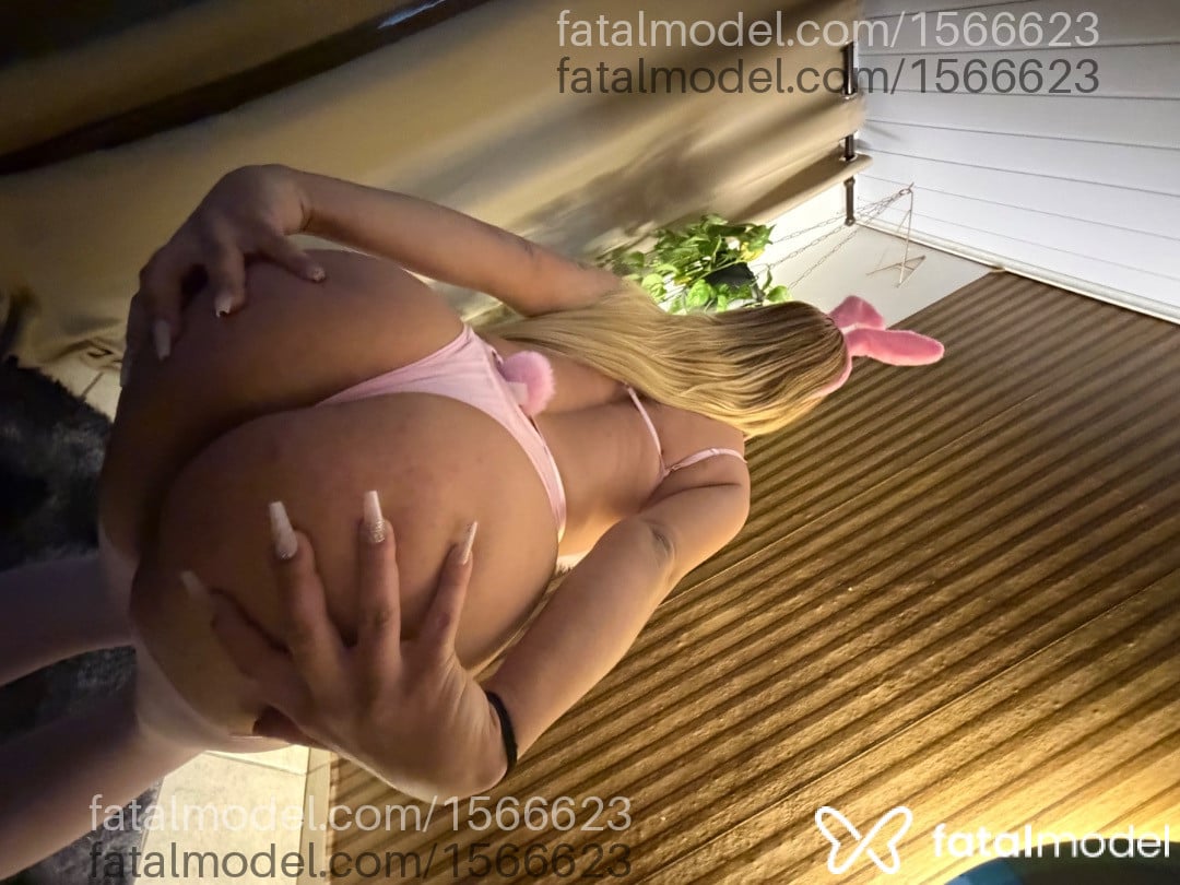 Acompanhante mulher trans loira (o) de olhos castanhos - Angel