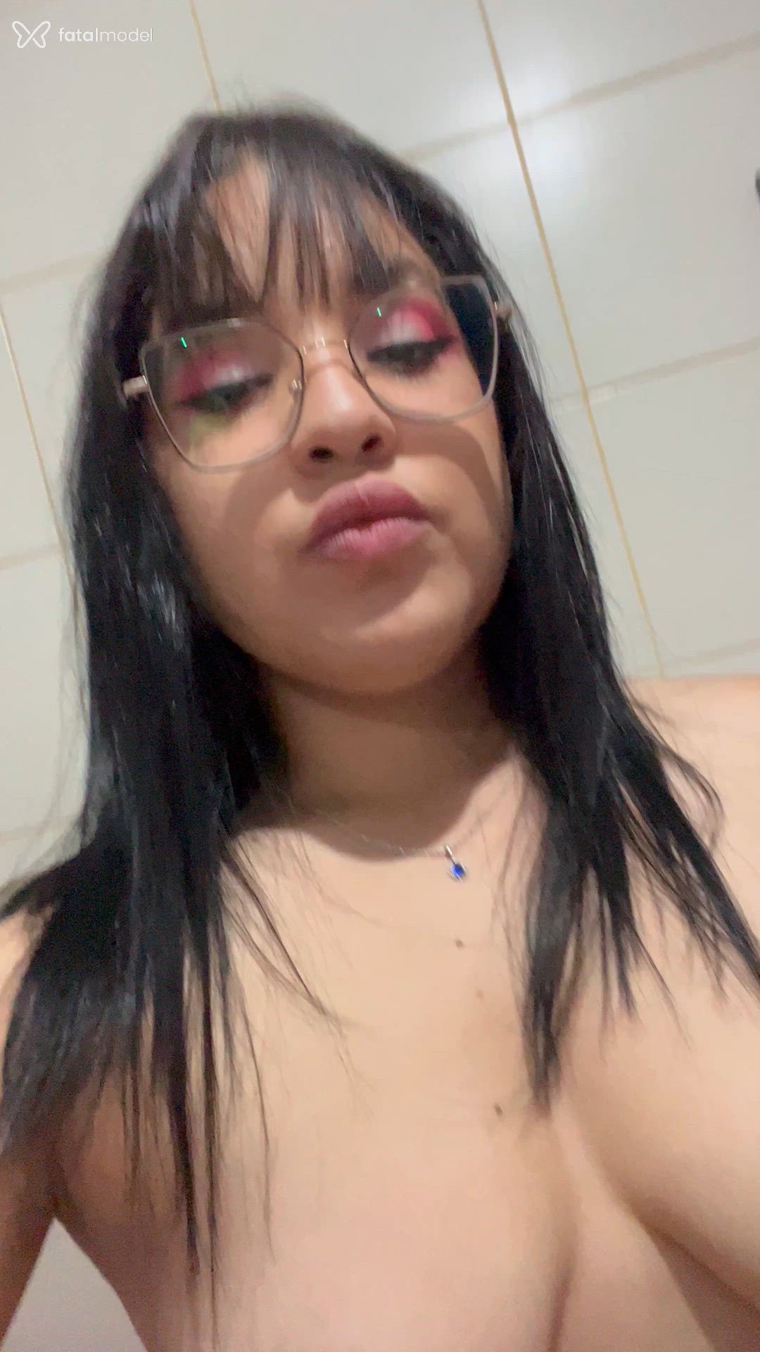 Acompanhante mulher morena (o) de olhos pretos - Kimberly Acompanhante mulher morena (o) de olhos pretos - Kimberly