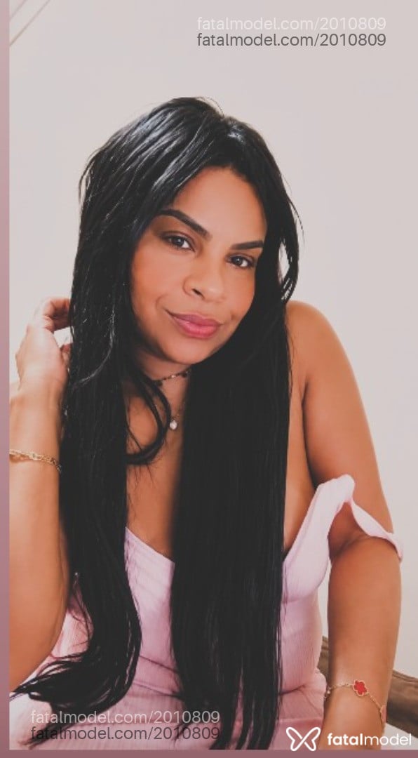 Acompanhante mulher morena (o) de olhos castanhos - Luamorenay