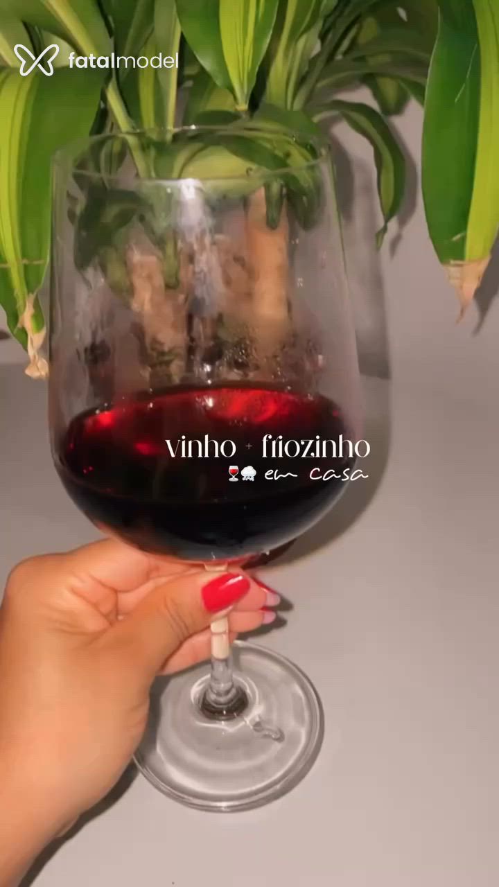Acompanhante mulher com cabelo castanho de olhos castanhos - Maria Fernanda
