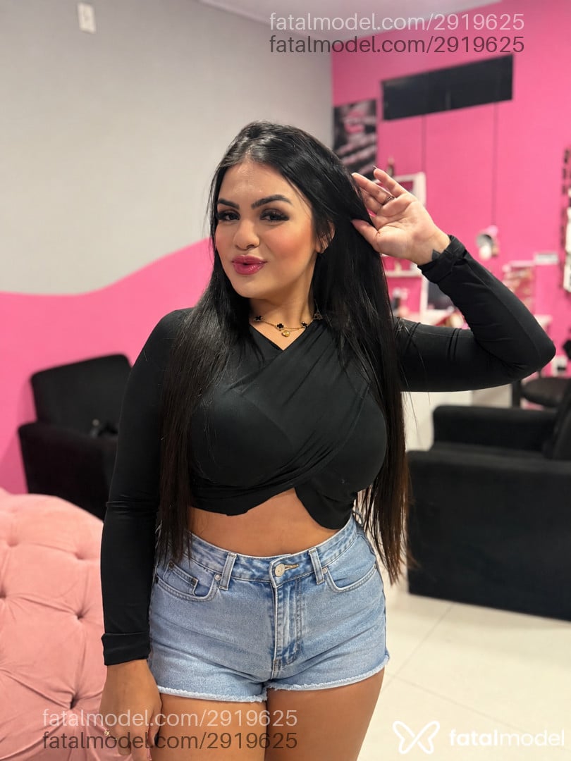 Acompanhante mulher morena (o) de olhos castanhos - Larissa