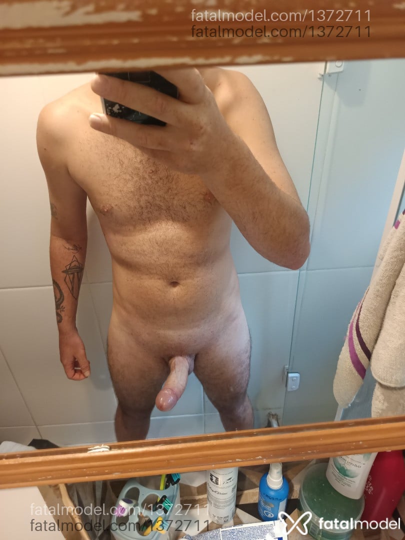 Acompanhante homem com cabelo castanho de olhos castanhos - Pierre