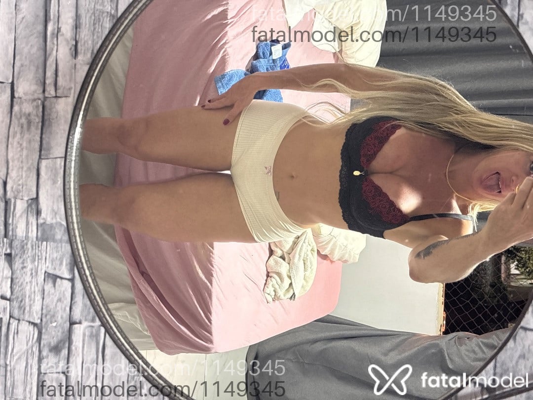 Acompanhante travesti loira (o) de olhos mel - Renata Alves