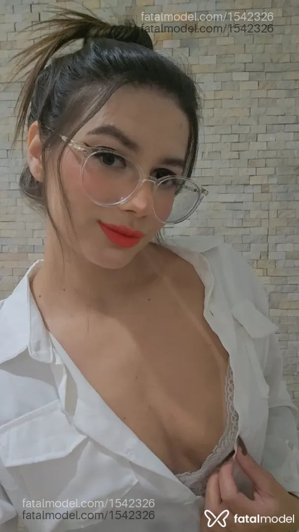 Acompanhante mulher com cabelo castanho de olhos pretos - Angel Escobar