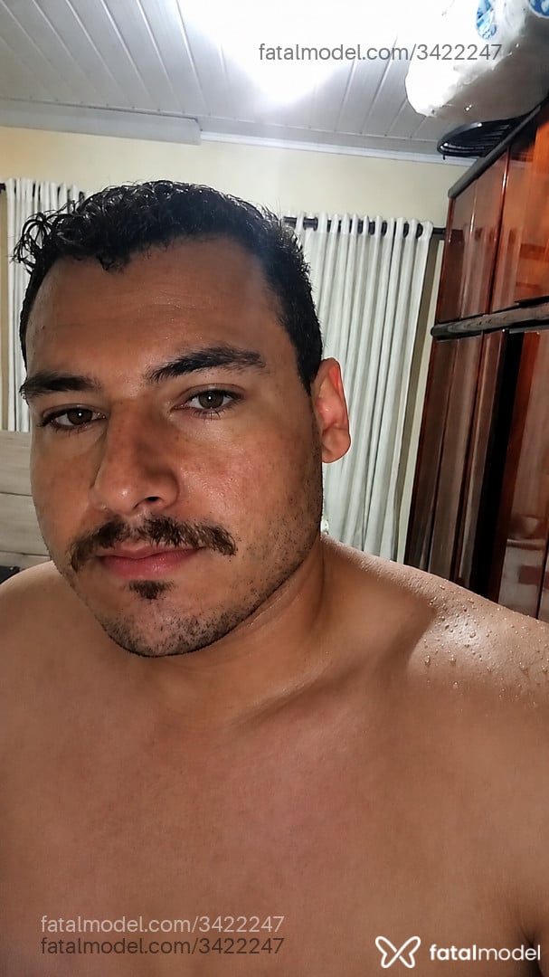 Acompanhante homem com cabelo castanho de olhos castanhos - Ryan Silva Acompanhante homem com cabelo castanho de olhos castanhos - Ryan Silva