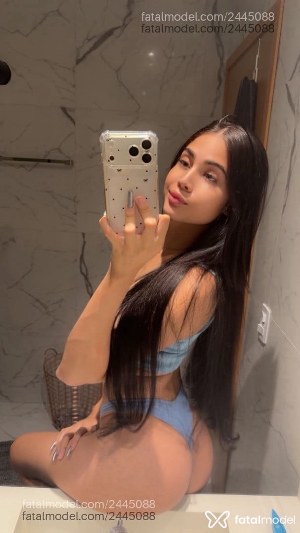 Acompanhante mulher trans morena (o) de olhos verdes - Maiumy