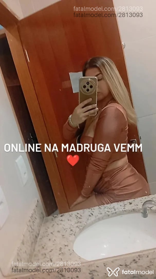 Acompanhante mulher loira (o) de olhos castanhos - Stefanny