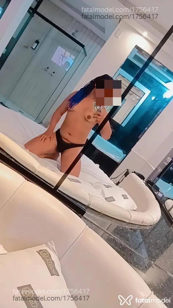 Acompanhante mulher trans morena (o) de olhos pretos - Alice