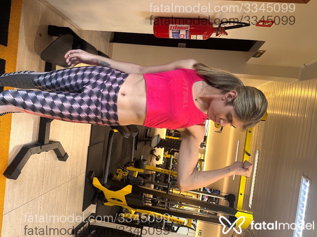 Acompanhante mulher trans loira (o) de olhos mel - Lexi