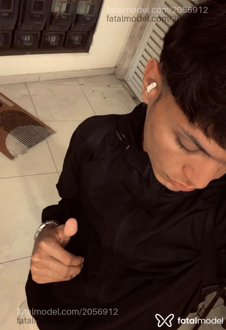 Acompanhante homem com cabelo castanho de olhos mel - Pivetinhoativo