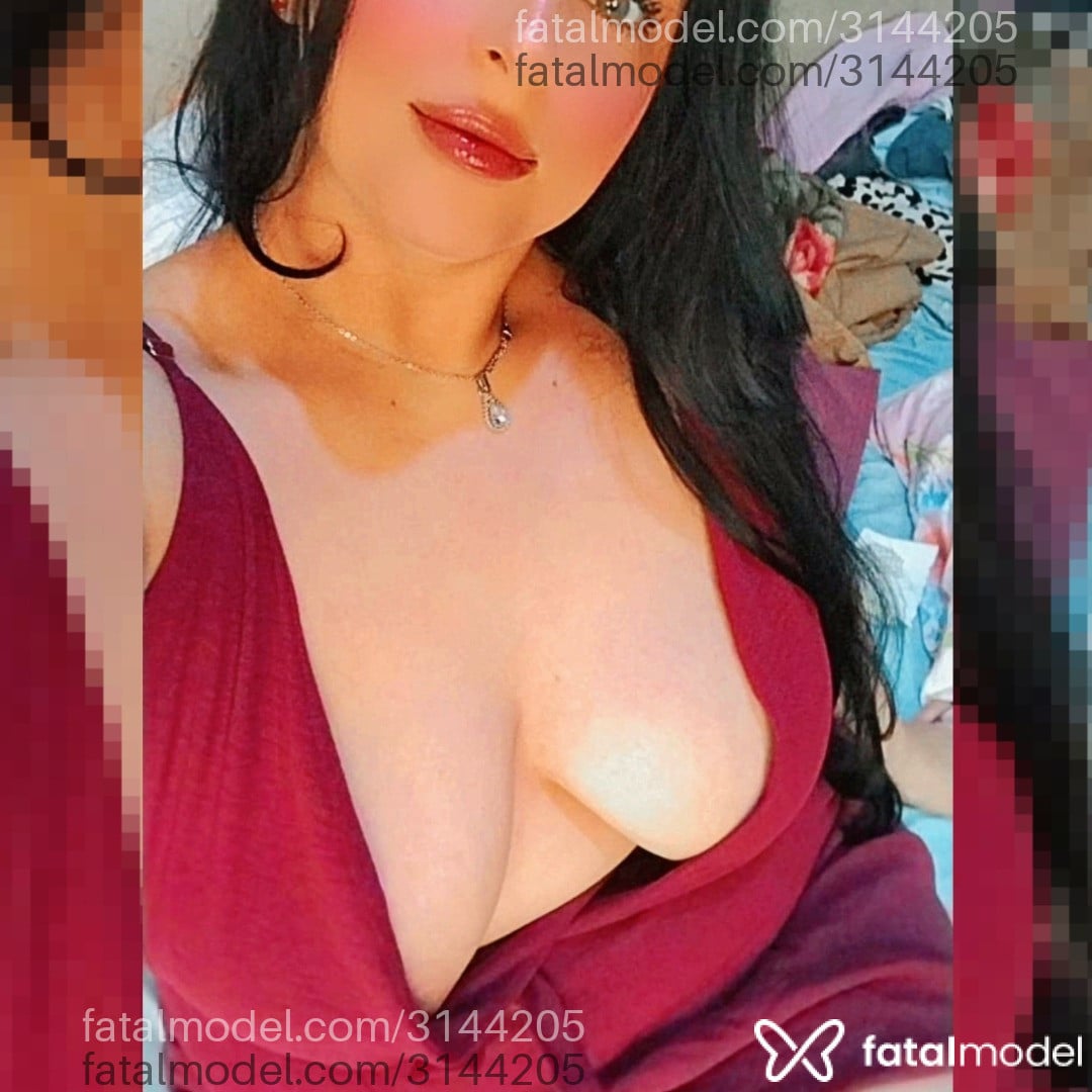 Acompanhante mulher morena (o) de olhos verdes - Sophie