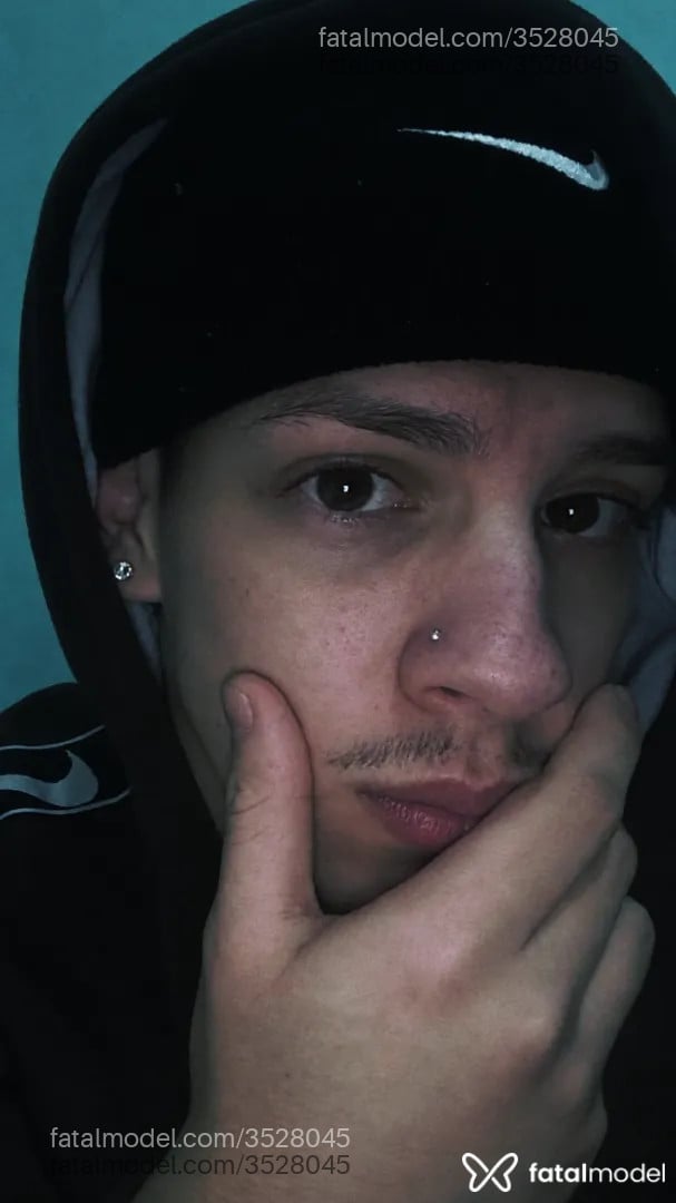 Acompanhante homem loira (o) de olhos castanhos - Roberto Filho