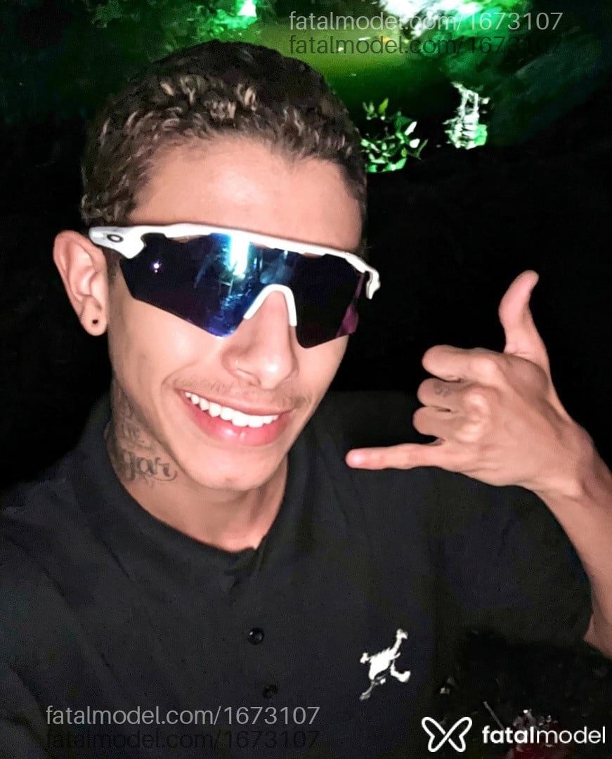 Acompanhante homem loira (o) de olhos castanhos - Douglas Campos